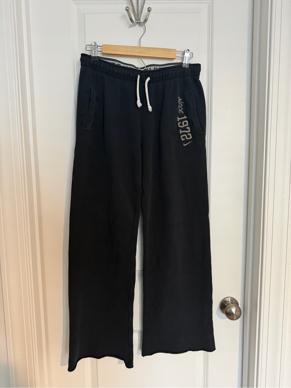 Nike Black Drawstring Sweatpants with Side Pockets